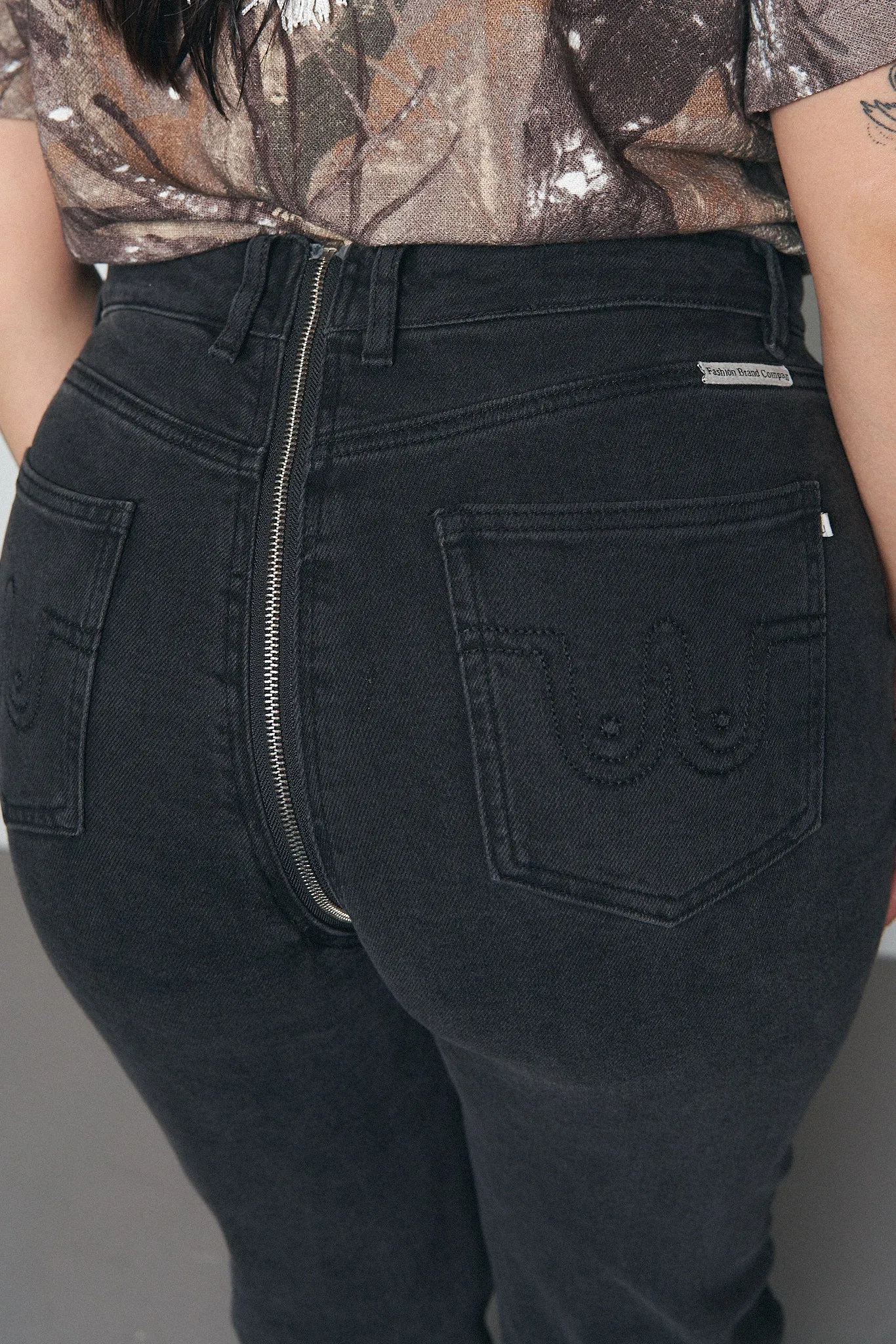 Easy Access Zipper Jeans Black