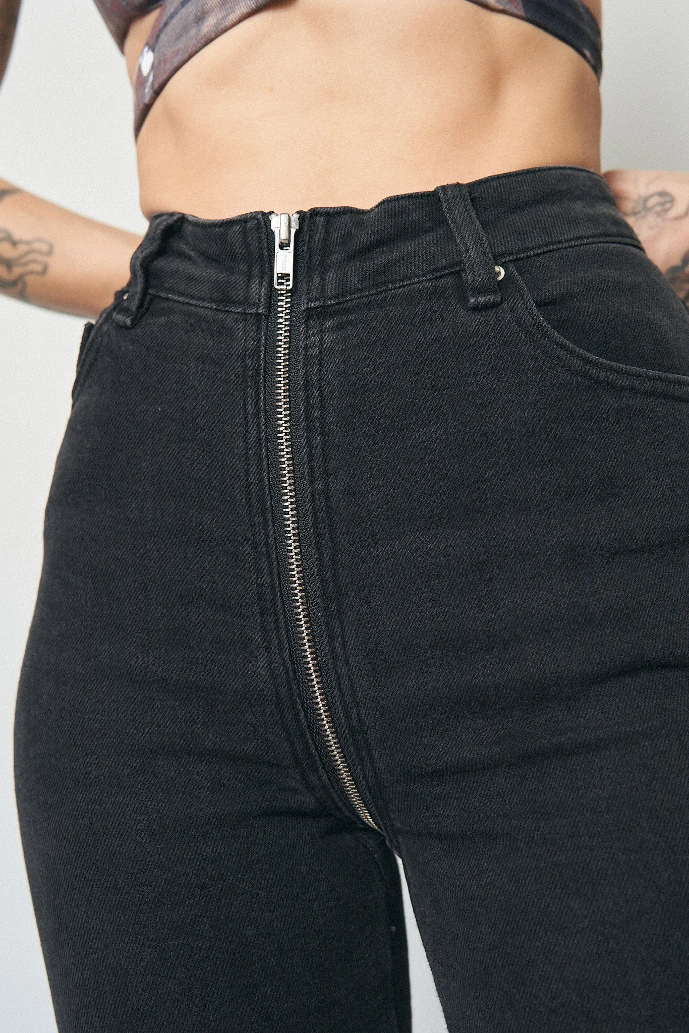 Easy Access Zipper Jeans Black