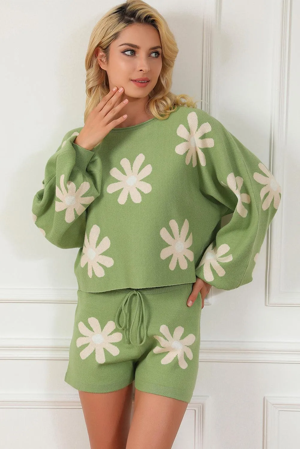 Elegant Floral Two-Piece Set with Stylish Bubble Sleeve Sweater and Comfortable Shorts