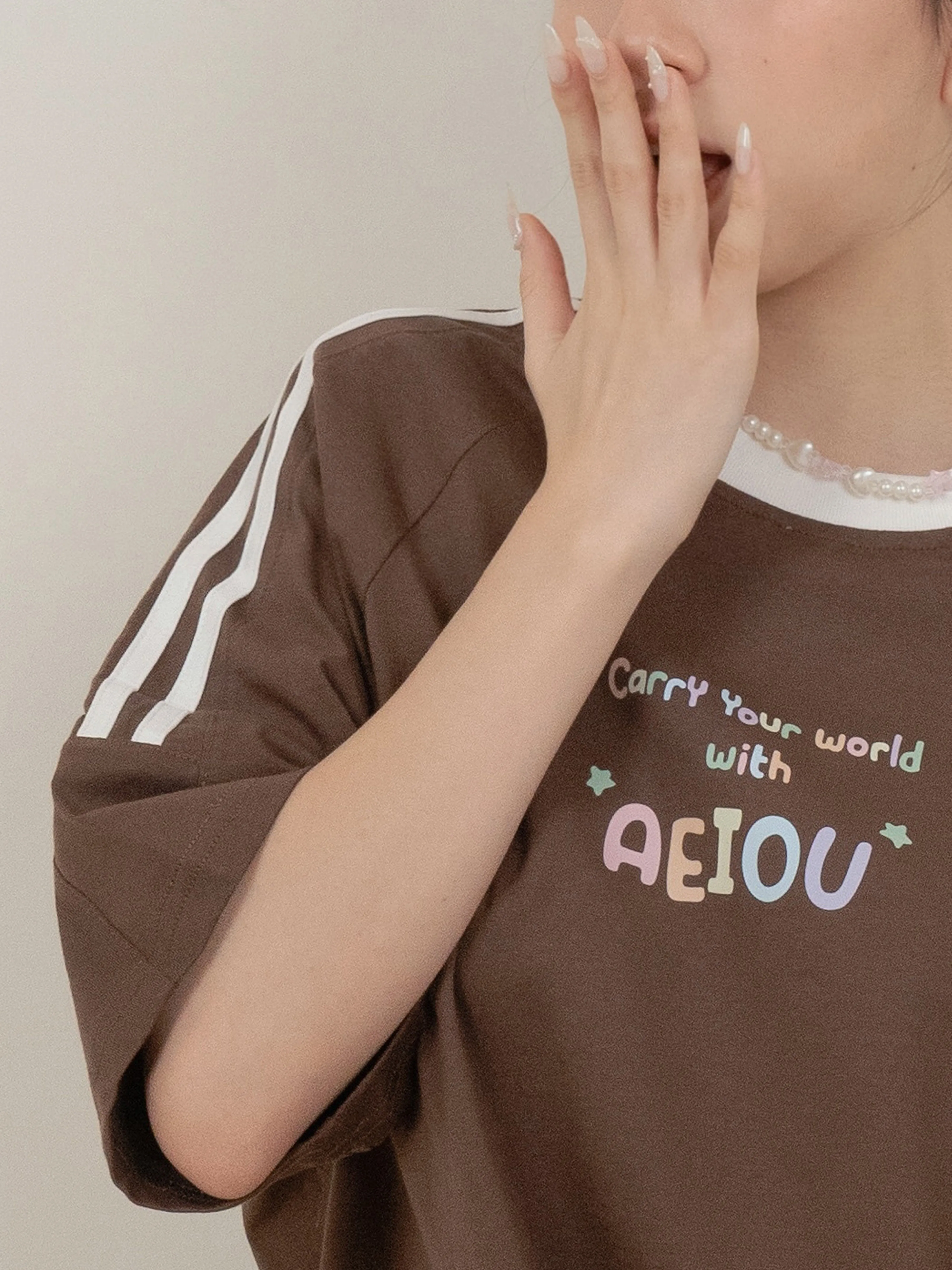 [EM] AEIOU T-Shirt Collection BROWN